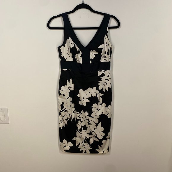 White House Black Market Dresses & Skirts - White House Black Market Black White Floral Sleeveless Dress, Size 00
